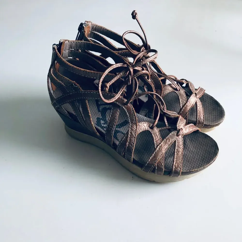 OTBT 'Nomadic'  Wedge Heel Comfort Sandal Women SZ 6 Strappy Metallic Gladiator